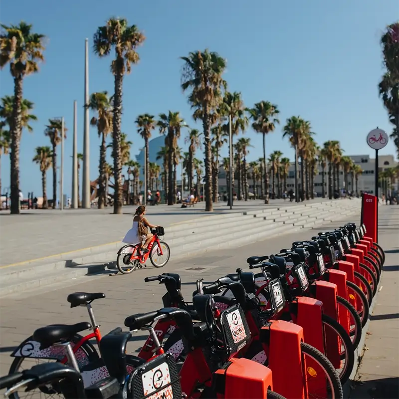 Blue Building gallery | transporte publico